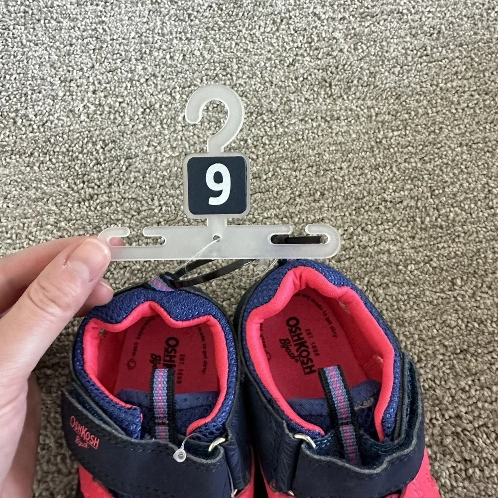 OshKosh B'Gosh Drift-G Girl's Bump Toe Sandal - Size 9‎